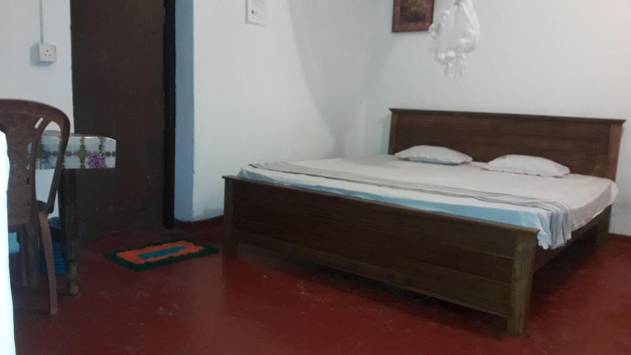Colonial Surfing Villa Hostel & Home Stay Midigama East Eksteriør bilde