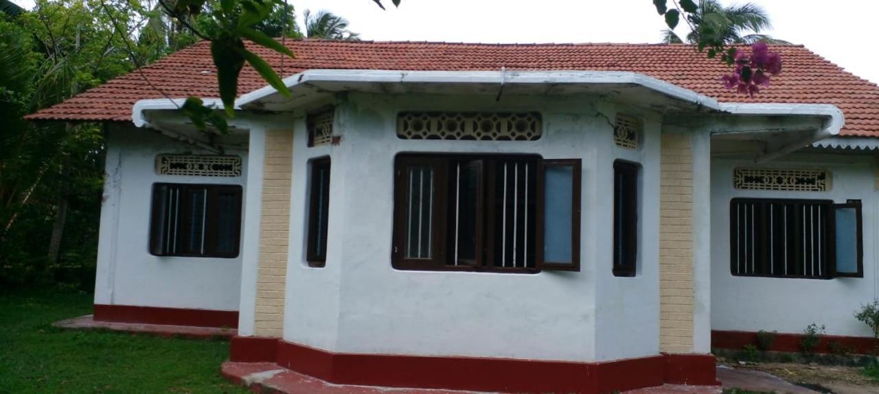 Colonial Surfing Villa Hostel & Home Stay Midigama East Rom bilde