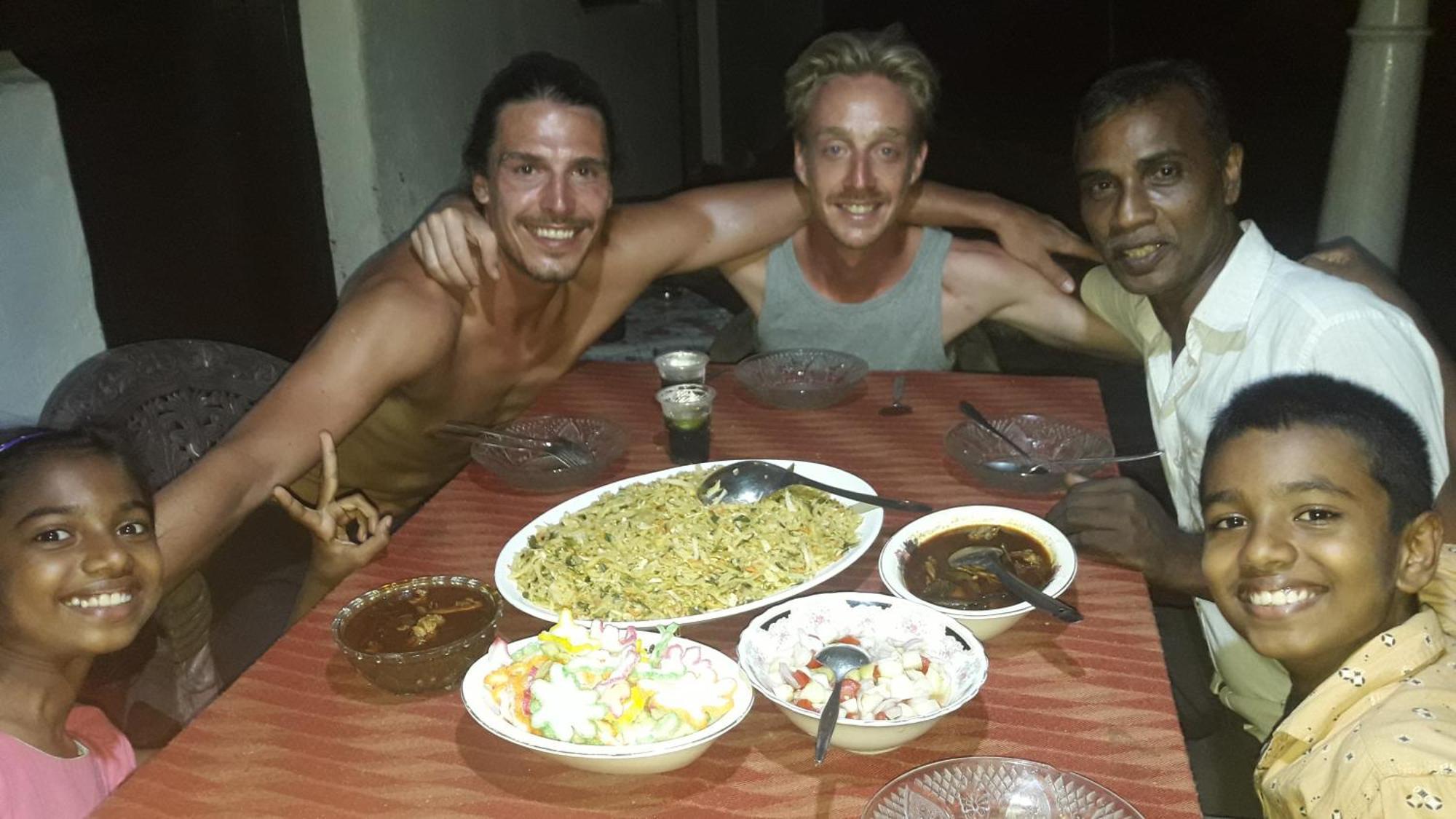 Colonial Surfing Villa Hostel & Home Stay Midigama East Eksteriør bilde