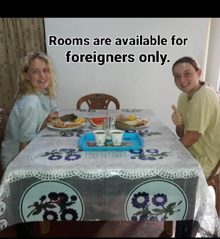 Colonial Surfing Villa Hostel & Home Stay Midigama East Eksteriør bilde