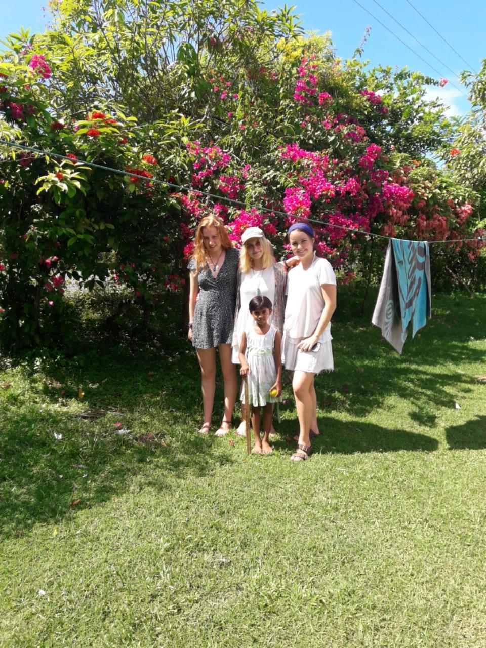 Colonial Surfing Villa Hostel & Home Stay Midigama East Eksteriør bilde